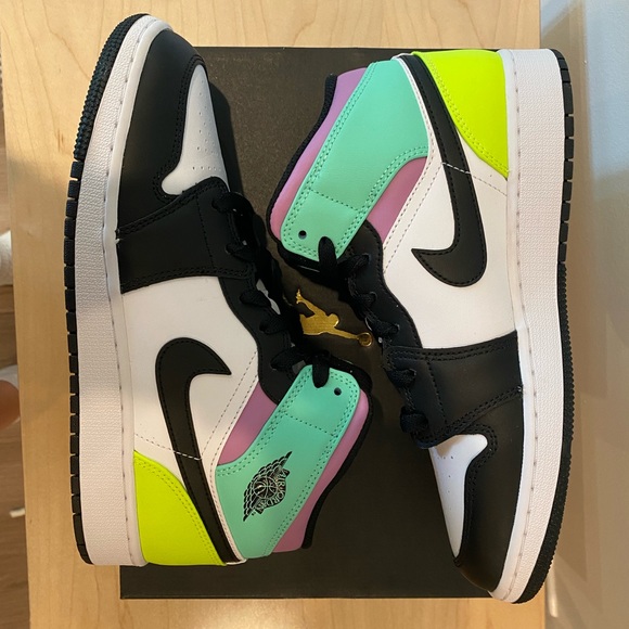 BRAND NEW!! Air Jordan 1s!💚💜💙 - Picture 2 of 2